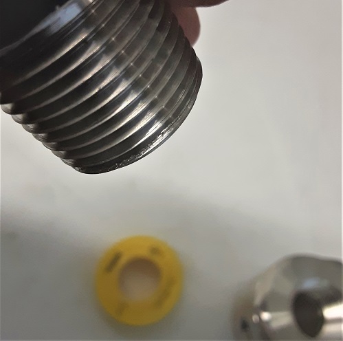 Galling on first thread of incorrectly taped fitting
